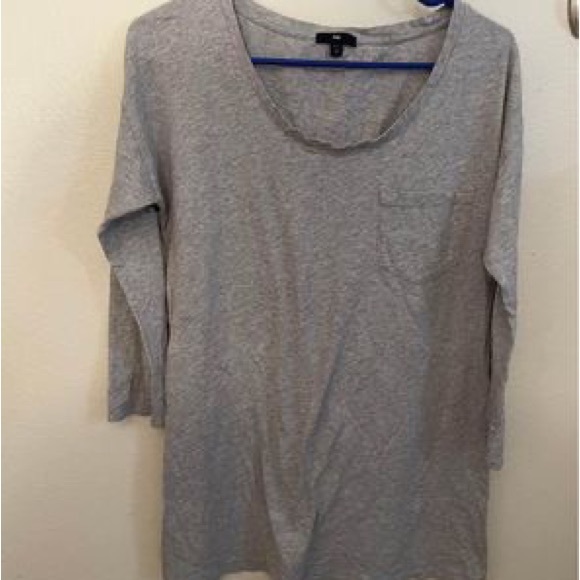 Women’s Medium Gap Tops Bundle (6) - Picture 4 of 7
